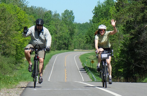 Riding the MRT on the 2012 Mississippi River Ride - photo HaveFunBiking