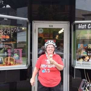 Happy Sunday everyone! We're back again with this weeks Ice Cream Sunday Pic of the Day! So go out to your local Ice Cream shop for a nice treat!