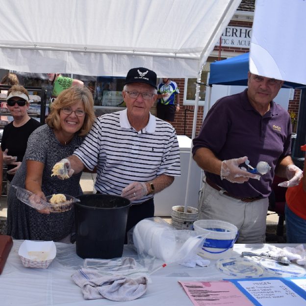 Its Ice Cream Smiles Sunday and cyclist on RAGBRAI 2017 enjoyed a scoop on top of some yummy apple pie being served in Hartley IA.