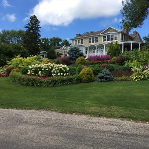 The homes along the lake route are very picturesque.