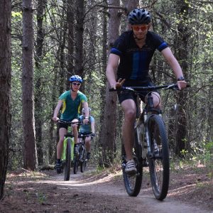 Mountain Bikes (MTB) may all look similar, however there are substantial differences between them. First lets take a look at the "It looks like a mountain bike" version, then we will look at a true mountain bike.