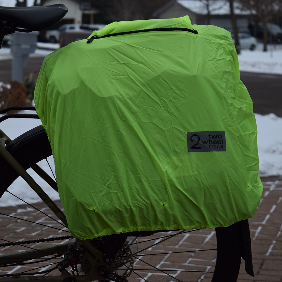Here the Classic's highly visible and waterproof cover protects the pannier from wet weather and road slush.